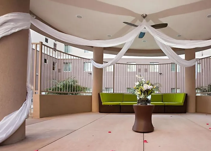 Hotel Homewood By Hilton Airport South 3*