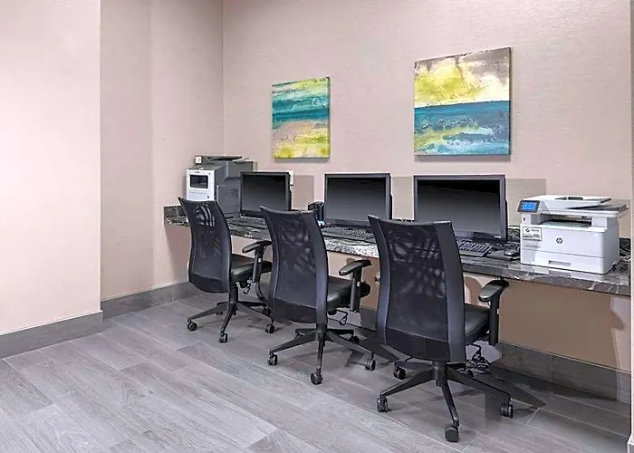 Hotel Homewood By Hilton Airport South 3*